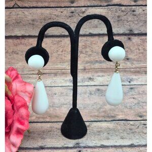 KJL Kenneth Jay Lane Retro Lucite White Teardrop Dangle Earrings Statement 2.5"